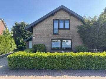 Familienglück auf grünem Grundstück: Charmantes Einfamilienhaus in zentraler Lage von Wiefelstede
