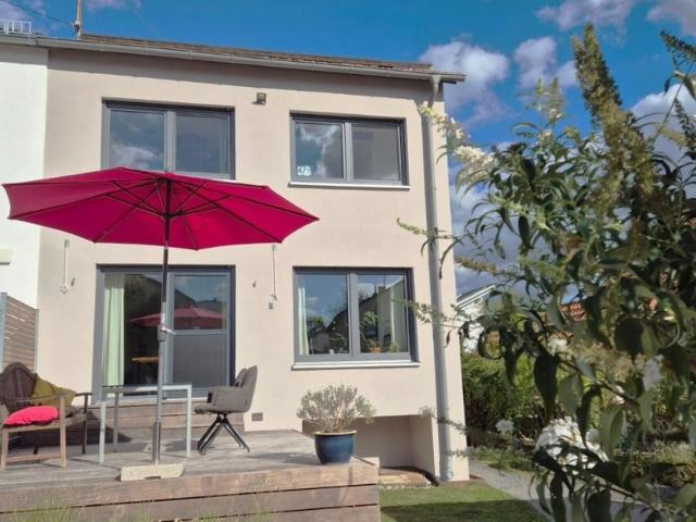 Familienglück – Haus in Top Lage: Kernsaniert, klimatisiert, mit Garten & Terrasse
