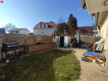 Familienglück im Grünen: Helles Reihenendhaus mit sonnigen Garten!