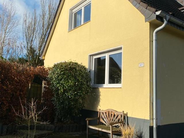 Familienglück im Grünen: Lichtdurchflutetes Einfamilienhaus
