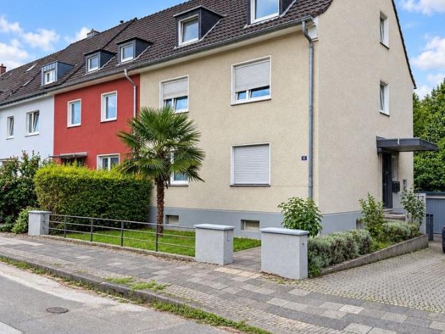 Familienglück in Köln Dellbrück – Haus mit Garten & 2 Garagen