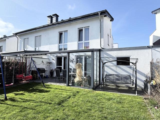 Familienglück in ruhiger Lage modernes Haus mit viel Platz!
