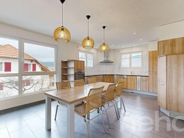Familienhaus 6,5 p 157 m², Garten 717 m² und großer Komfort