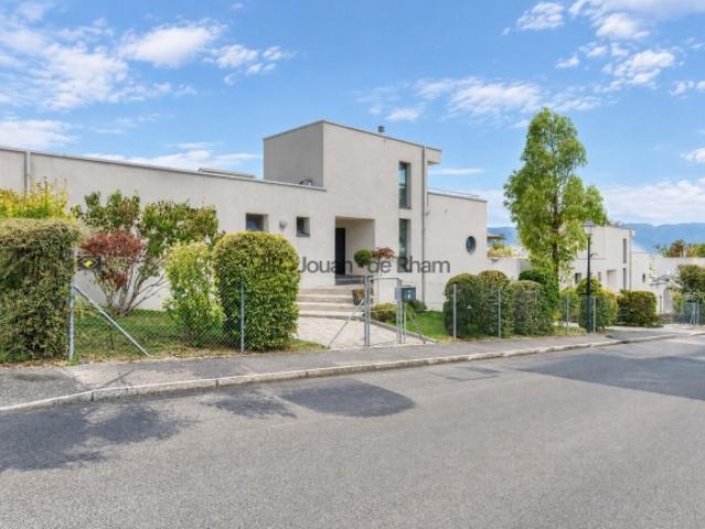 Familienhaus in Anières / Seeblick und wunderschöne Außenbereiche