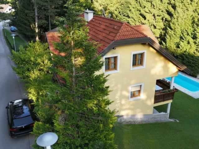 Familienhaus in absoluter Ruhelage, möbliert, Pool und Gartenhaus
