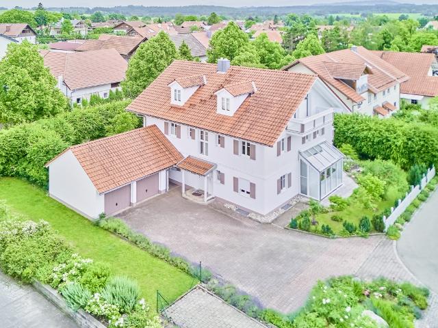 Familienhaus in Rott mit Einliegerwohnung, Garten und Wintergarten