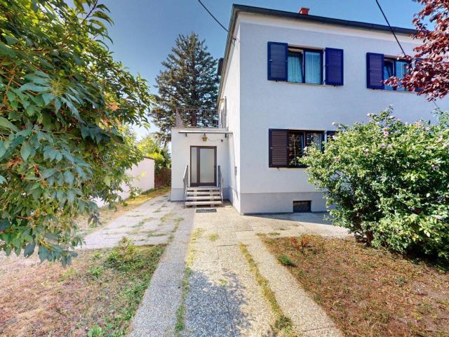 Familienhaus in U Bahn Nähe mit Nebengebäude/Büro/Lager auf Eckgrund in Aspern