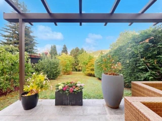 Familienhaus mit offenem Kamin, Garten und außergewöhnlich viel Stauraum