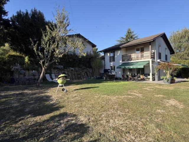Familienhaus mit einem schönen Garten und ungehindertem Blick