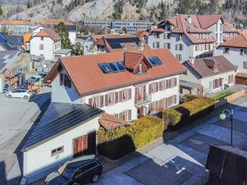 Familienhaus mit Garage im Herzen von Fleurier