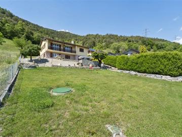 Familienhaus mit Garten in den Hauts de Conthey