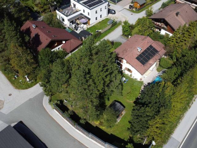 Familienhaus mit Garten, Pool und separatem Baugrund in sonniger Lage in Scharnitz zu verkaufen