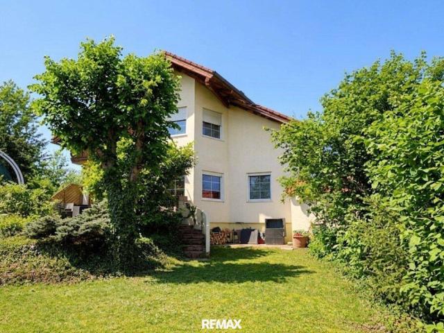 Familienhaus mit großem Garten und Biotop – ruhig wohnen mit Blick zum Anninger