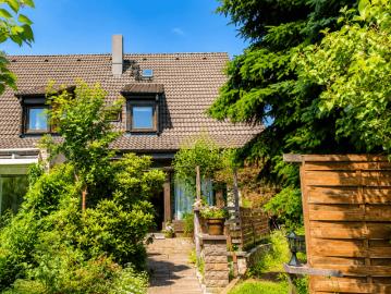 Familienhaus mit Kamin, Rosengarten und Potenzial auf 500 m² Grundstück