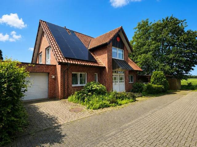 Familienhaus mit PV Anlage, Garten und Wohnkeller
