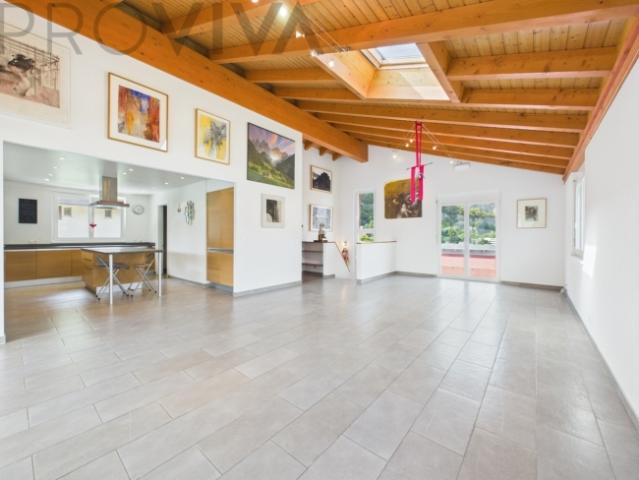 Familienhaus mit Panoramablick auf die Alpen