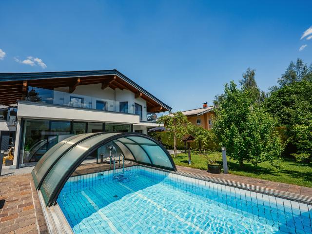 Familienhaus mit Pool & großzügigem Garten
