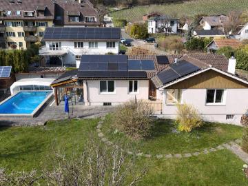 Familienhaus mit Pool und Außenbereichen
