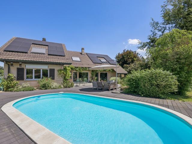 FAMILIENHAUS MIT SWIMMINGPOOL UND EIGENSTÄNDIGER WOHNUNG