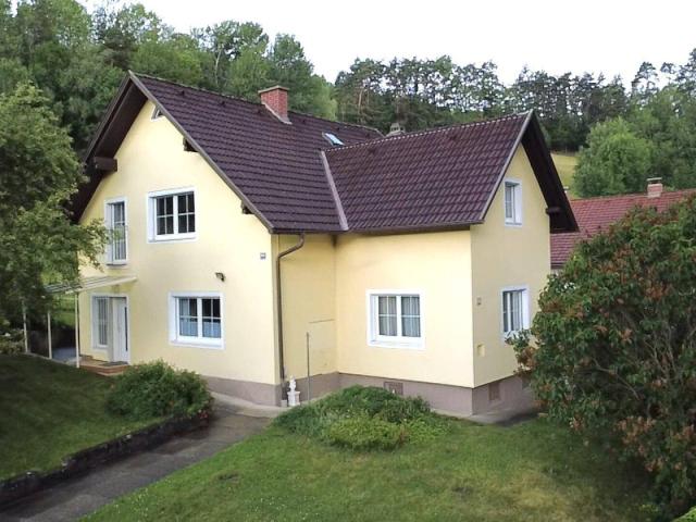 Familienhaus mit 4 Zimmern, Garage und Garten in ruhiger Wohnlage