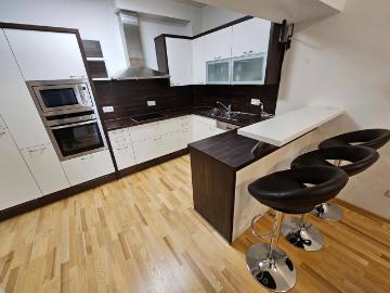 Familienhit! Traumhafte 4 Zimmer Wohnung mit 63 m² südseitiger Terrasse und Carport