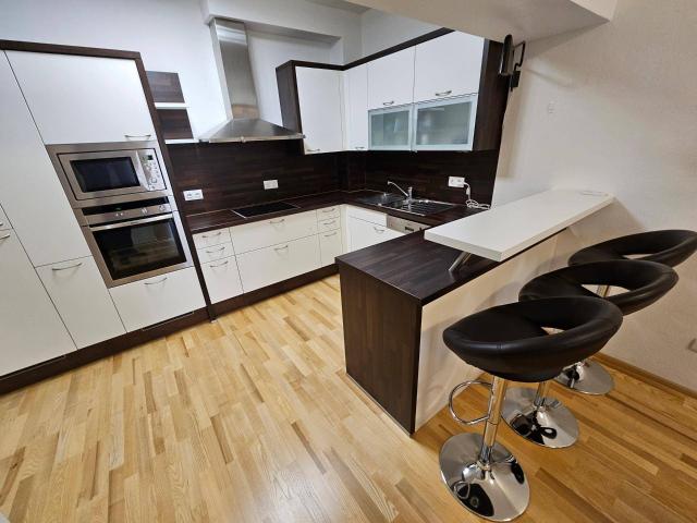 Familienhit! Traumhafte 4 Zimmer Wohnung mit 63 m² südseitiger Terrasse und Carport