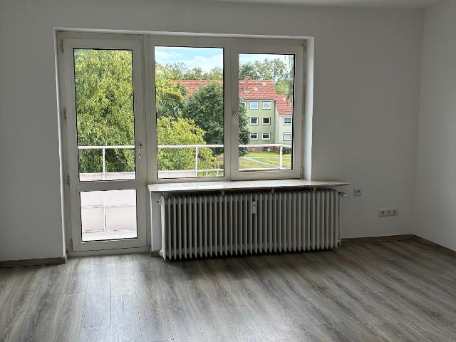 Familienhit mit Balkon und Tageslichtbad Frisch renovierte 3 Zimmer Wohnung