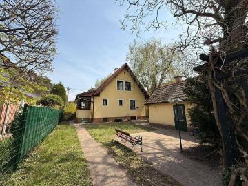Familienhit mit Potential: Haus inkl. Keller, großer Garten u. Top Anbindung