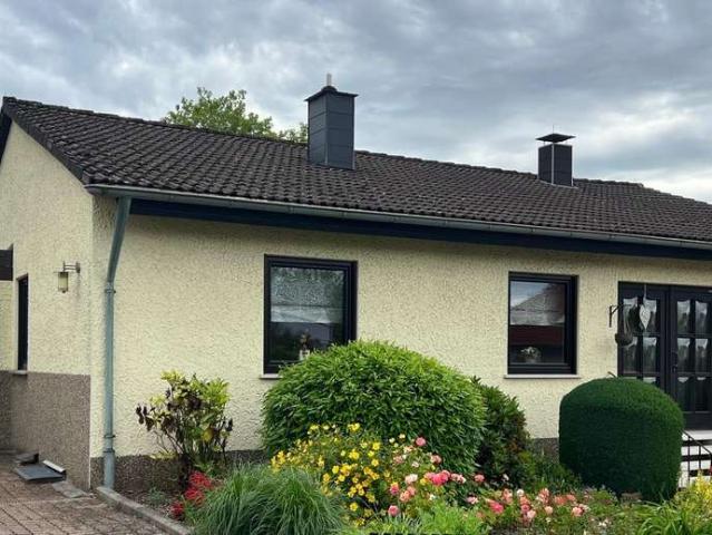 Familienidyll am Waldrand: Einfamilienhaus in Schwalbach