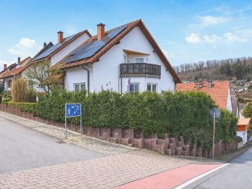 Familienidyll in ruhiger Spielstraße Großzügiges Zuhause mit zwei Einliegerwohnungen