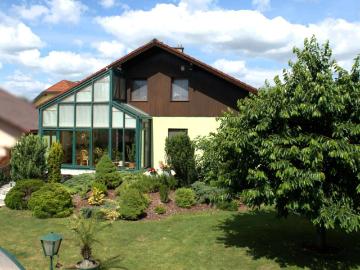 RESERVIERT! Familienidylle im Grünen – 846 m² Grund, 6 Zimmer auf 155 m², Pool, Garage, Keller im Bezirk Baden!