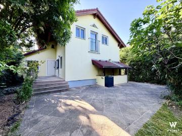 Familienidylle in Essling: Gepflegtes Einfamilienhaus mit großem Garten, Garage und viel Platz | Nähe Marchfeldcenter