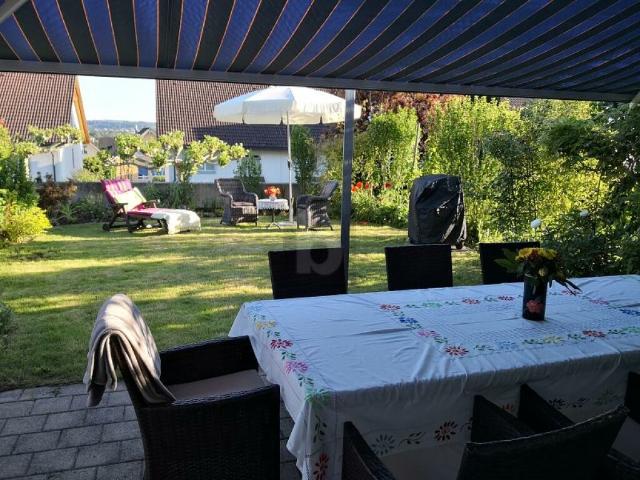FAMILIENFREUNDLICH MIT GARTEN!