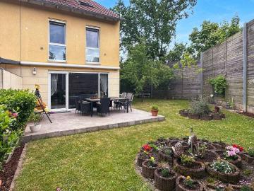 Familienidylle mit grünem Paradies Reihenendhaus mit Obstgarten in Köln Volkhoven