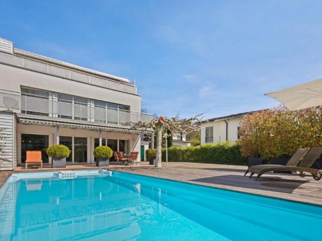 Familienidylle mit Pool am Zürichsee