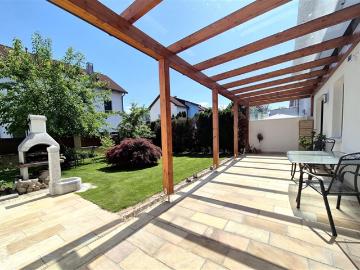 Familienidylle mit traumhaftem Garten in ruhiger Wohnsiedlung 5 Schlafzimmer!
