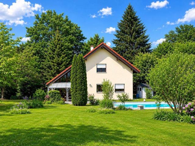 Familienidylle & Paradies in absoluter Ruhelage mit Pool, Wintergarten und Naturteich!