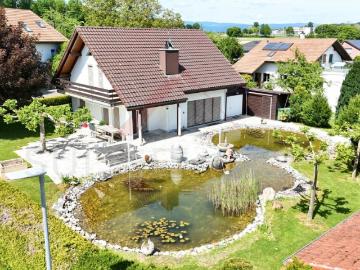 Familienparadies mit traumhaftem Garten & Naturteich in Hagneck