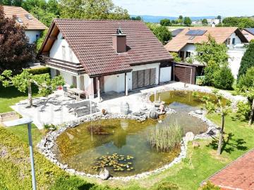 Familienparadies mit traumhaftem Garten & Naturteich in Hagneck