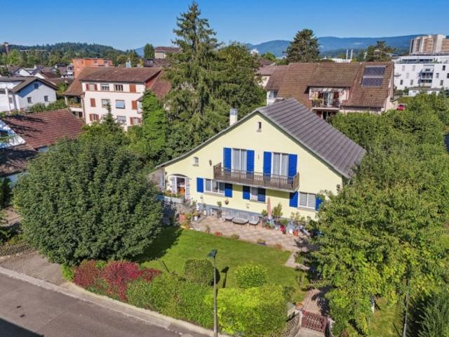 Familienparadies mit Wintergarten und grossem Garten