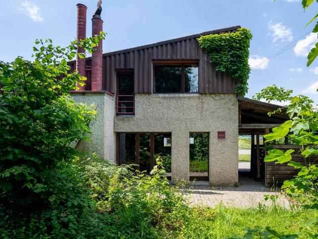Familienparadies mit grossem Garten und Bachanstoss