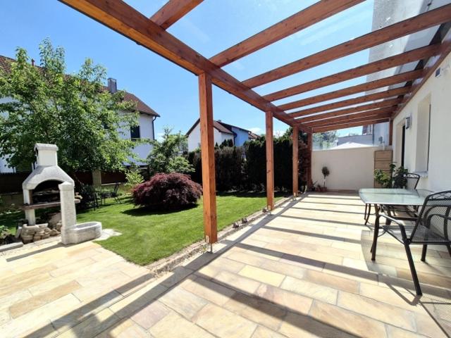 Familienparadies in ruhiger Lage – 5 Schlafzimmer, großer Garten & Garage