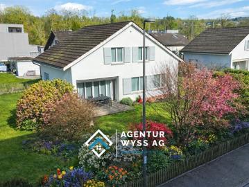 Freistehendes Zuhause mit viel Platz rund ums Haus