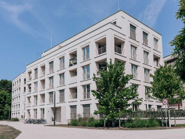 Familientraum mit 5 Zimmern, 2 Bädern, Loggia, Einbauküche