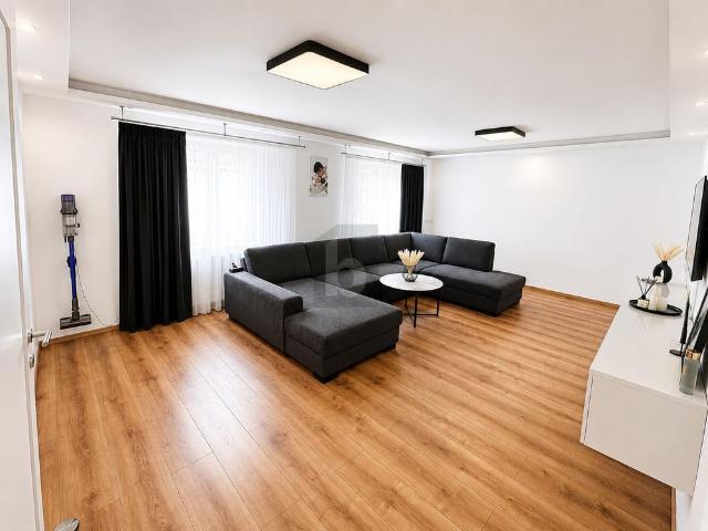 FAMILIENTRAUM MIT HOCHMODERNER WOHNKÜCHE UND GROßZÜGIGEM PLATZANGEBOT