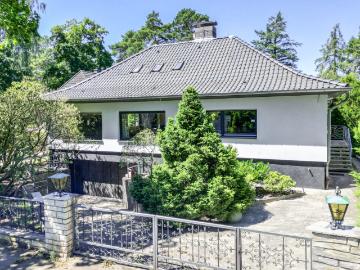 Familientraum mit Pool & Garten in Konradshöhe: Großzügiges Einfamilienhaus auf 350 m² Wohnfläche