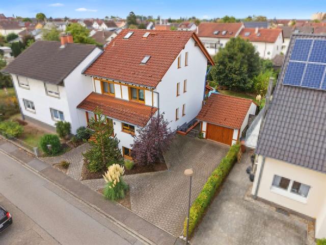 Familientraum mit Swimmingpool / Viel Platz mit 5 Schlafzimmer