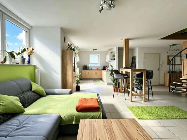 Familientraum auf zwei Ebenen – viel Platz, Balkon, Weitblick & Garage