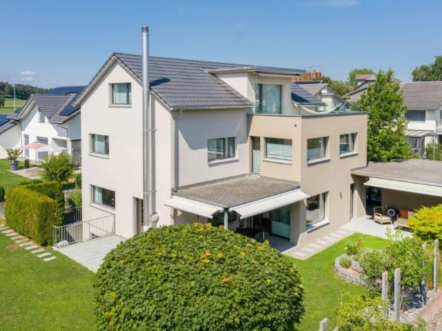 Familientraum Freistehendes Einfamilienhaus mit grosszügigem Umschwung