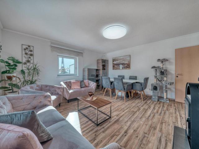 Familientraum! Großzügige 4 Zimmer Wohnung mit Garten zu verkaufen!